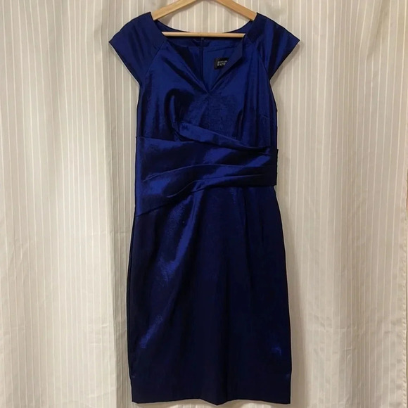 Adrianna Papell - Shimmery Blue - Cocktail V-neck Dress - Capped Sleeve - 8 - Picture 1 of 6
